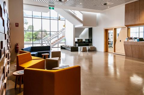 Foyer1.jpg
